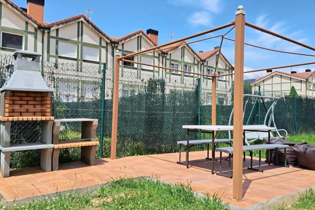 Espectacular Casa Rural En Espinosa De Los Monteros Luaran gambar